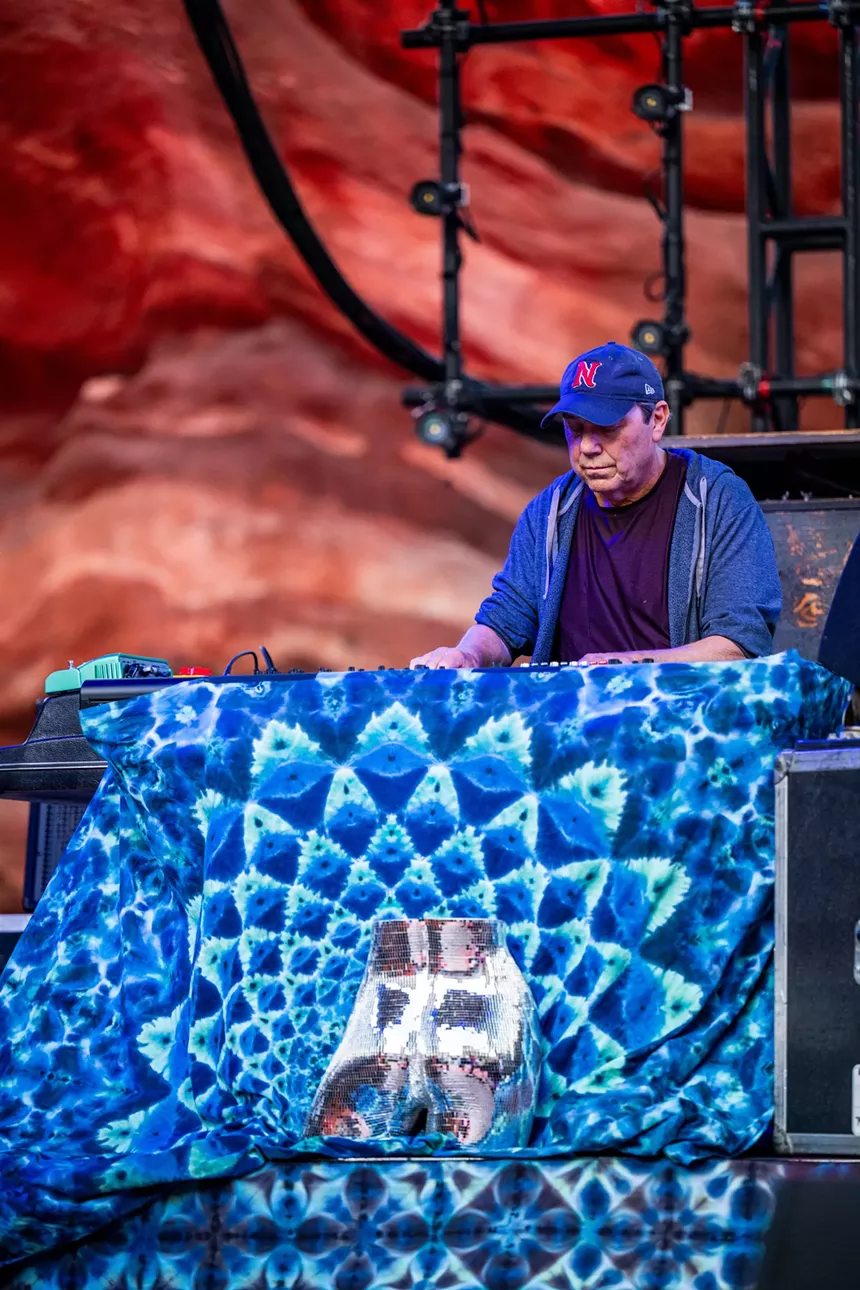 Jojo Hermann playing keys
