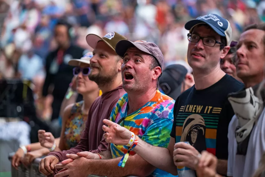 Phish fans singing
