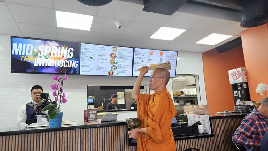 Aloy Thai monks