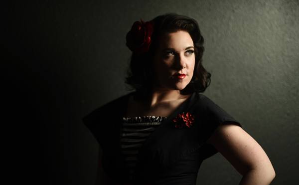 Burlesque Performer Organizes Symbolic Burial for Artists' Pandemic Losses