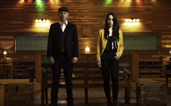 Husband-Wife 'Mountain Goth' Duo Volores Kicks Off 2023 With Concert, New Music