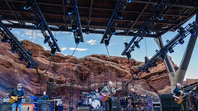 widespread panic performing at red rocks